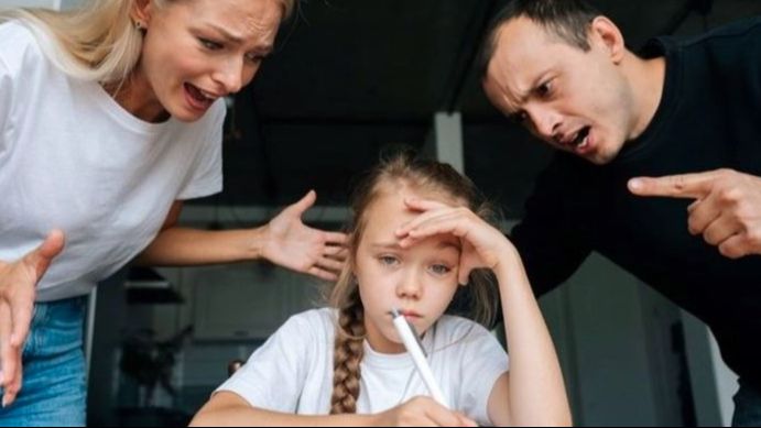 Život sa narcisoidnim roditeljima: Ovo su emocionalne posljedice na djecu