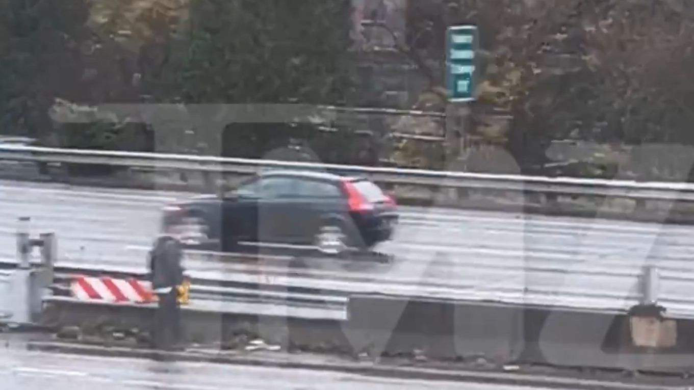 Pješak izvukao policajku iz vozila i ukrao joj službeni automobil